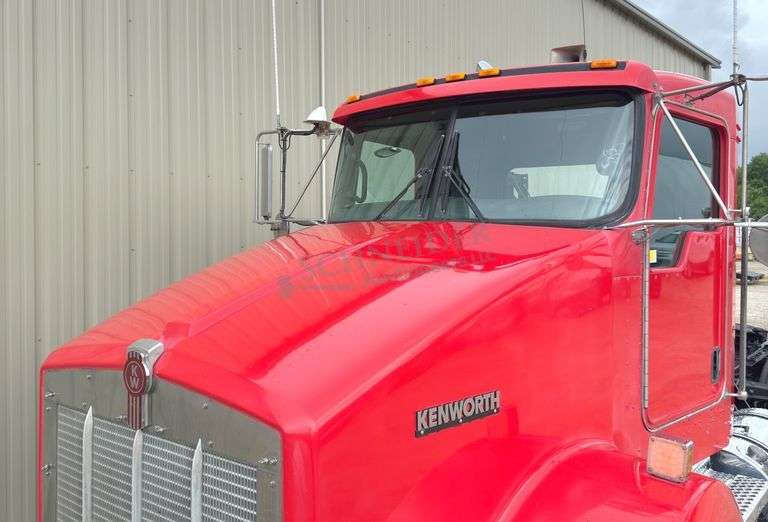 2007 Kenworth T800 tandem axle truck tractor
