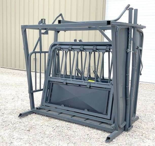 Squeeze chute w/ head catch gate