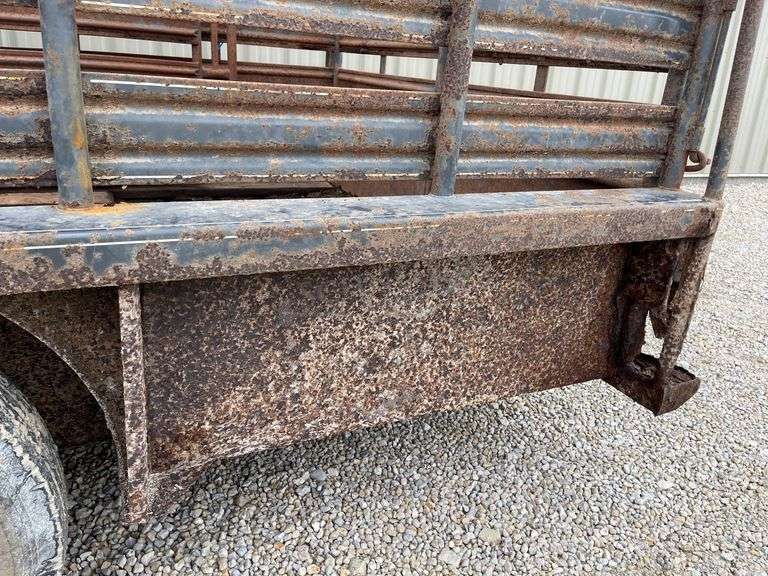 1992 Coose 20' gooseneck stock trailer