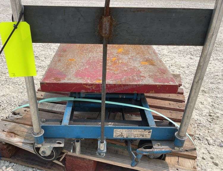 2'x3' hydraulic lift shop cart