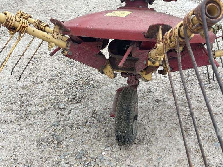 New Holland 254 3-point tedder rake