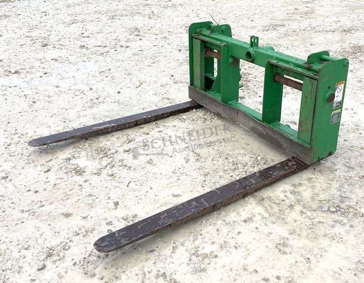 John Deere pallet forks for JD style quick attach