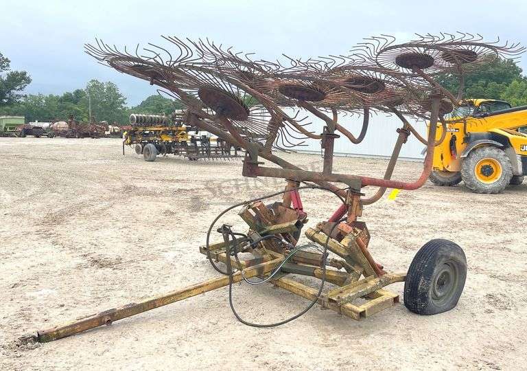 10-wheel V hay rake