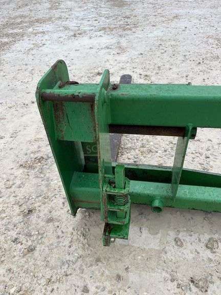 John Deere pallet forks for JD style quick attach