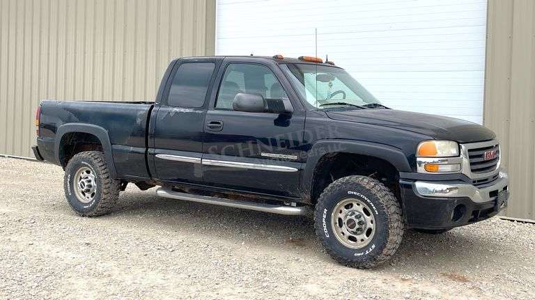 2004 GMC 2500HD extended cab 4x4 pickup