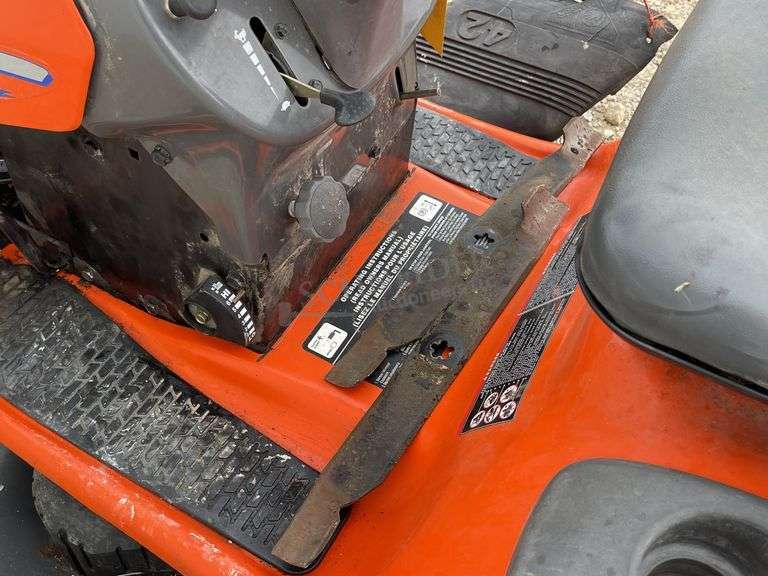 Husqvarna YTH1542XP riding mower