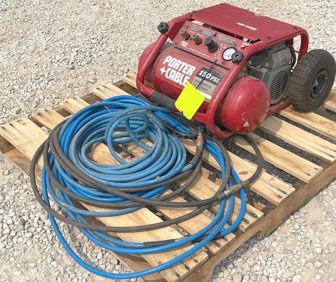 Porter Cable 4.5 gallon portable air compressor w/ hoses