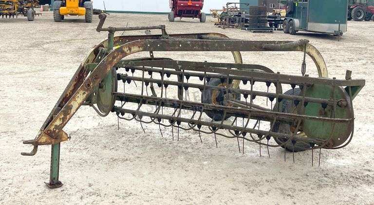 John Deere 894A side delivery hay rake