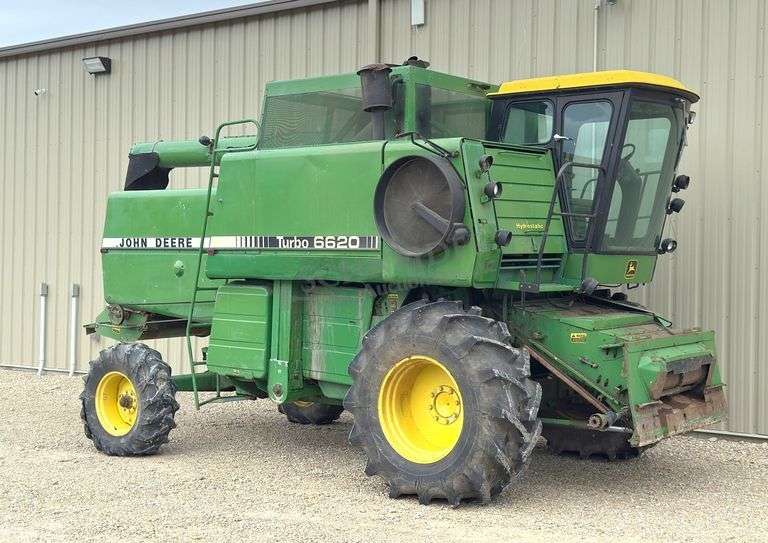 John Deere 6620 Turbo combine