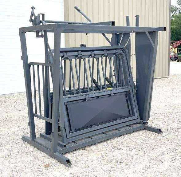 Squeeze chute w/ head catch gate