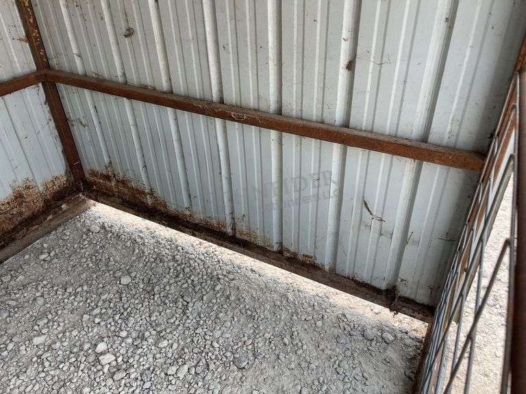 6'x8' steel skid mounted livestock shelter