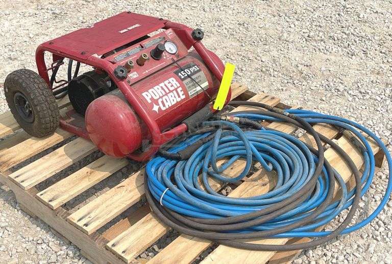 Porter Cable 4.5 gallon portable air compressor w/ hoses