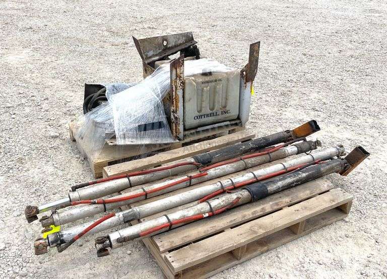 2 electric drive hydraulic pumps w/ tank & cylinders