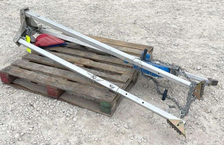 Tripod lifting hoist