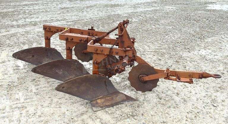 Allis Chalmers 3-14" snap coupler plow w/ coulters