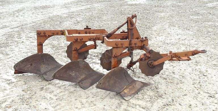 Allis Chalmers 3-14" snap coupler plow w/ coulters