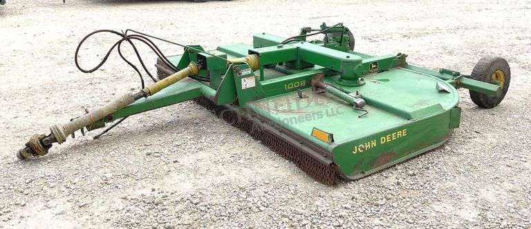 John Deere 1008 10' pull type brush hog