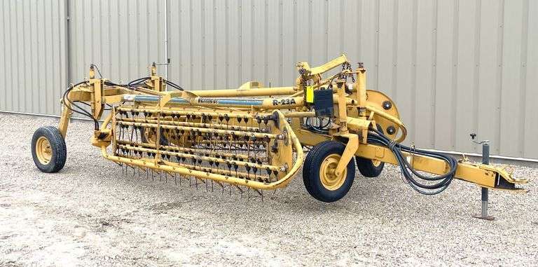Vermeer R-23A V-hay rake