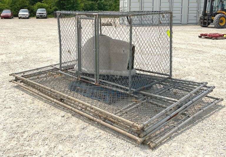Group of dog pen panels & dog pen