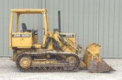 John Deere 555G crawler loader