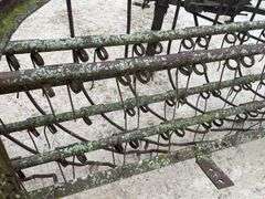 John Deere 350 3-point side delivery hay rake