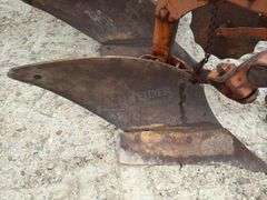 Allis Chalmers 3-14" snap coupler plow w/ coulters