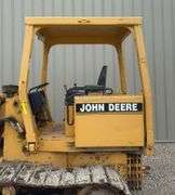 John Deere 555G crawler loader