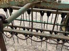 John Deere 350 3-point side delivery hay rake