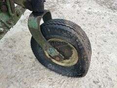 John Deere 350 3-point side delivery hay rake