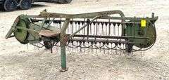 John Deere 350 3-point side delivery hay rake