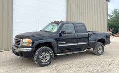 2004 GMC 2500HD extended cab 4x4 pickup