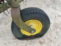 John Deere 350 3-point side delivery hay rake
