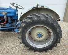 Ford 2000 gas tractor