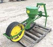 Custom John Deere 1-row 3-point corn planter