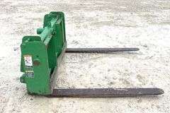 John Deere pallet forks for JD style quick attach