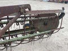 John Deere 350 3-point side delivery hay rake