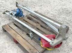 Tripod lifting hoist