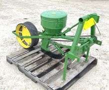 Custom John Deere 1-row 3-point corn planter