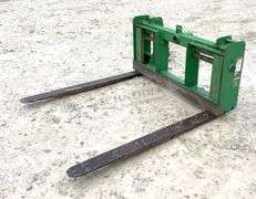 John Deere pallet forks for JD style quick attach