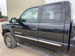2004 GMC 2500HD extended cab 4x4 pickup