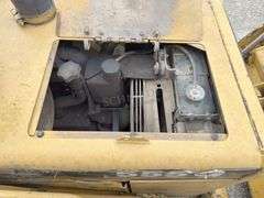John Deere 555G crawler loader