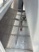 Squeeze chute w/ head catch gate