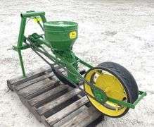 Custom John Deere 1-row 3-point corn planter