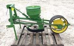 Custom John Deere 1-row 3-point corn planter