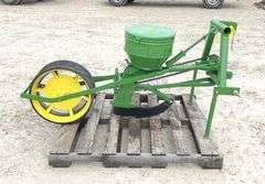 Custom John Deere 1-row 3-point corn planter