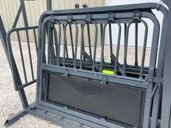 Squeeze chute w/ head catch gate