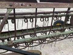 John Deere 350 3-point side delivery hay rake