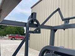 Squeeze chute w/ head catch gate