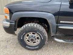 2004 GMC 2500HD extended cab 4x4 pickup