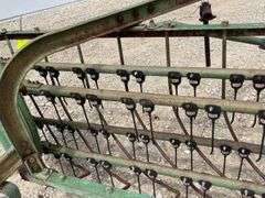 John Deere 350 3-point side delivery hay rake